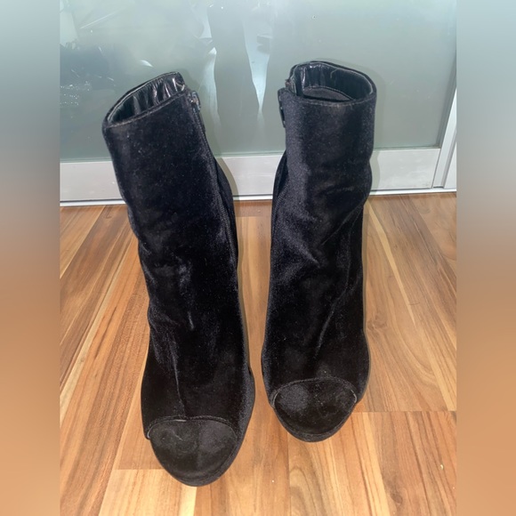 Black peep-toe heels - Picture 3 of 3